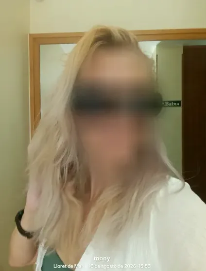 Amira, 39