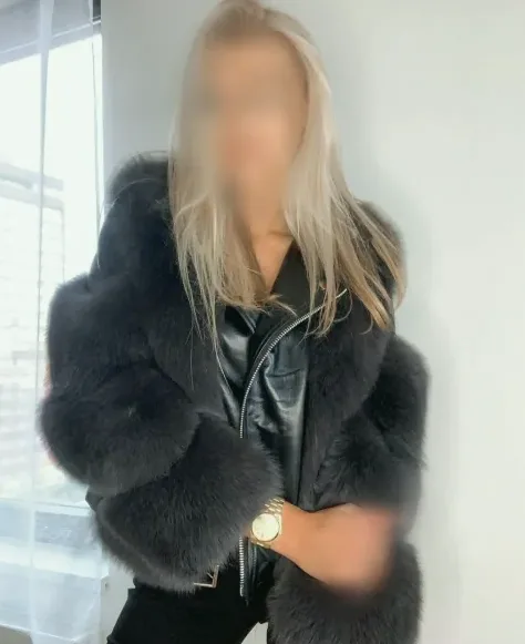Astrid, 28