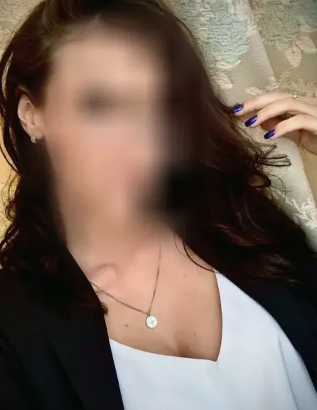 Emina, 33