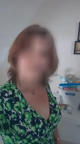Helena, 33