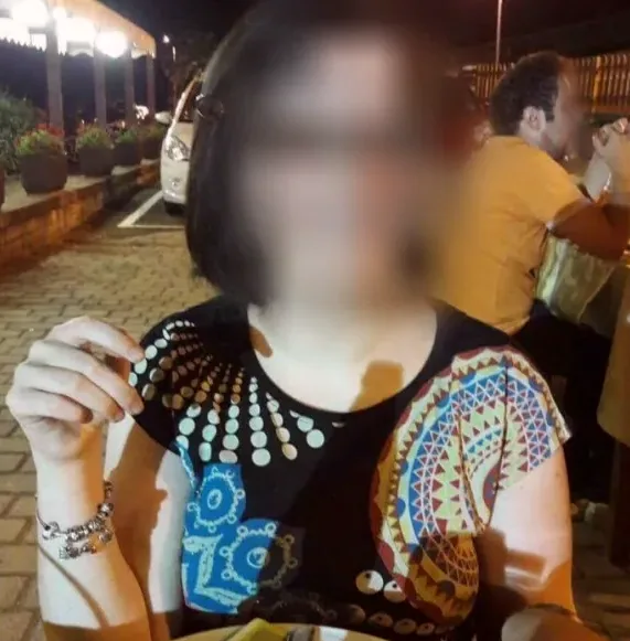 Julie, 32