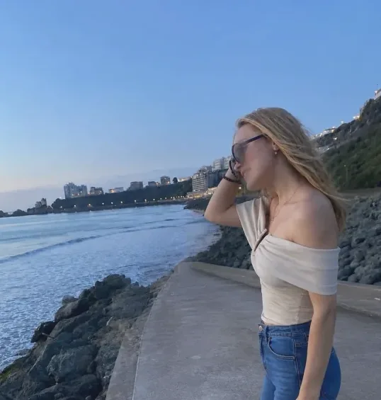 Yasmin, 19